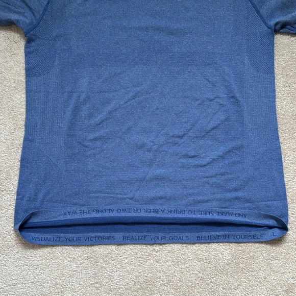 Men’s large blue Lululemon athletic yoga shirt. 20 in ptp, 27 in length. - Picture 4 of 5